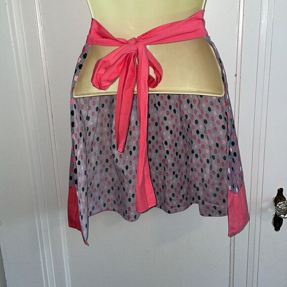 Vtg mid Century pink & black polka dot apron - Picture 5 of 6